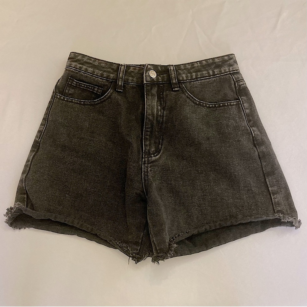 Black Denim High Waisted Jean Shorts Size 8 💗